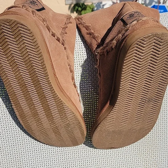 JUICY COUTURE SUEDE BOOTS - Picture 8 of 10